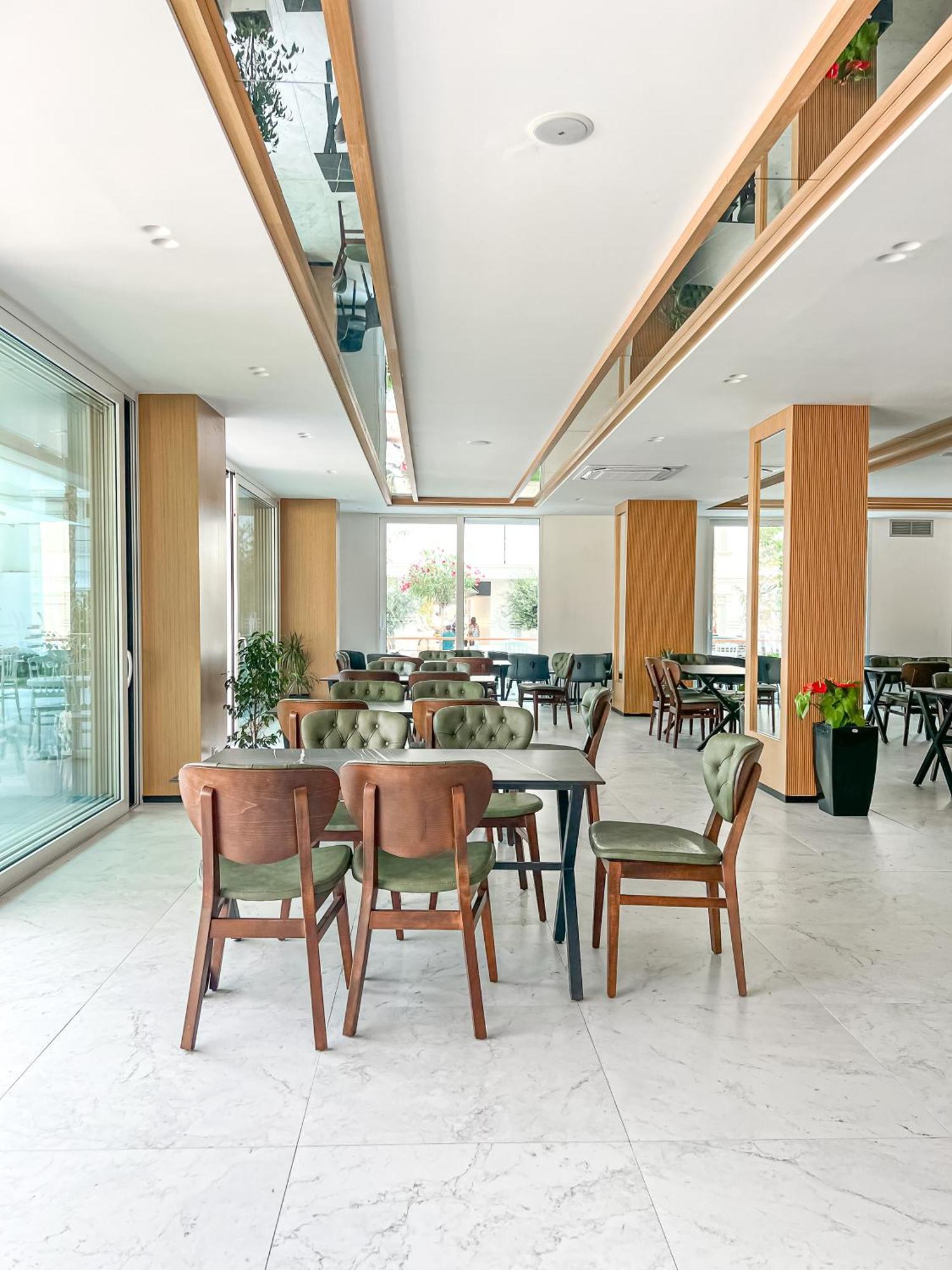 Fafa Aqua Blue Hotel Golem  Ngoại thất bức ảnh